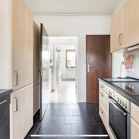 Haus 6 Pers Mit Garten 15 Min Zur Messe Duesseldorf Holiday home *