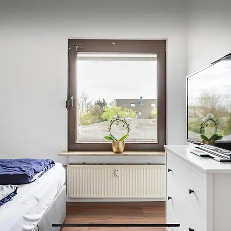 Haus 6 Pers Mit Garten 15 Min Zur Messe Duesseldorf Holiday home Krefeld