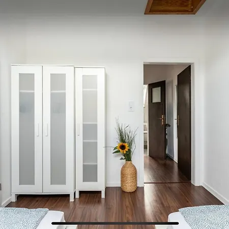 Haus 6 Pers Mit Garten 15 Min Zur Messe Duesseldorf 克雷费尔德