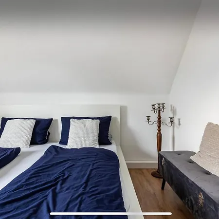 Haus 6 Pers Mit Garten 15 Min Zur Messe Duesseldorf クレーフェルト