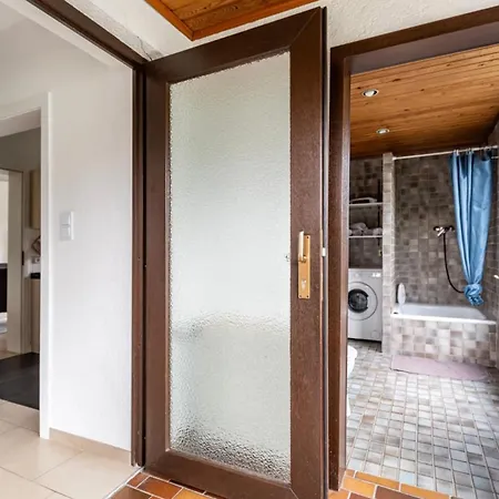 Haus 6 Pers Mit Garten 15 Min Zur Messe Duesseldorf Holiday home *