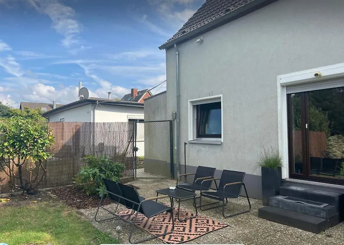 Haus 6 Pers Mit Garten 15 Min Zur Messe Duesseldorf Tatil Evi Krefeld
