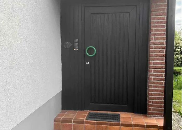 Haus 6 Pers Mit Garten 15 Min Zur Messe Duesseldorf * クレーフェルト