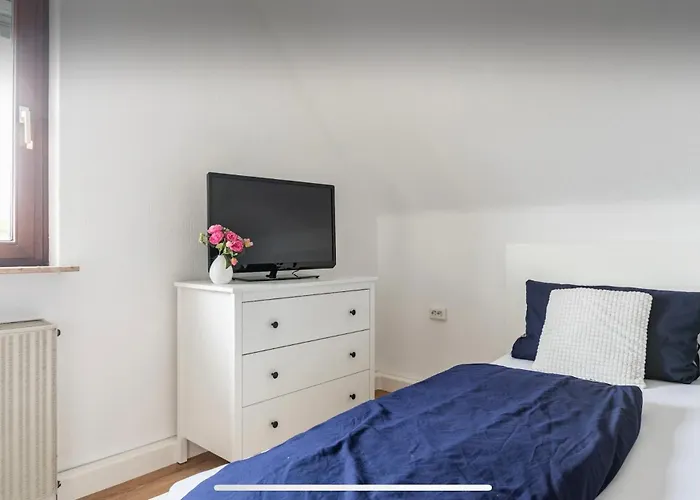 Haus 6 Pers Mit Garten 15 Min Zur Messe Duesseldorf Tatil Evi Krefeld